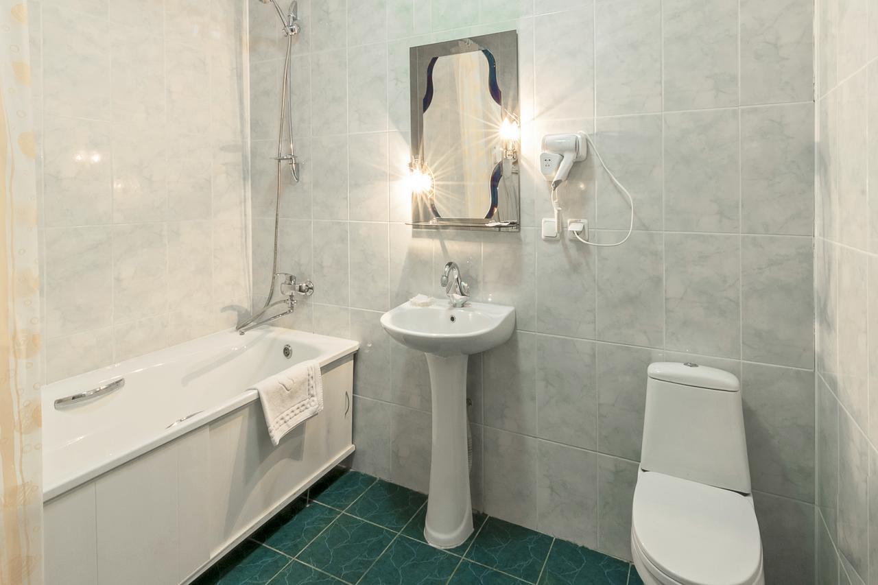 Centralny Hotel Кривой Рог Экстерьер фото