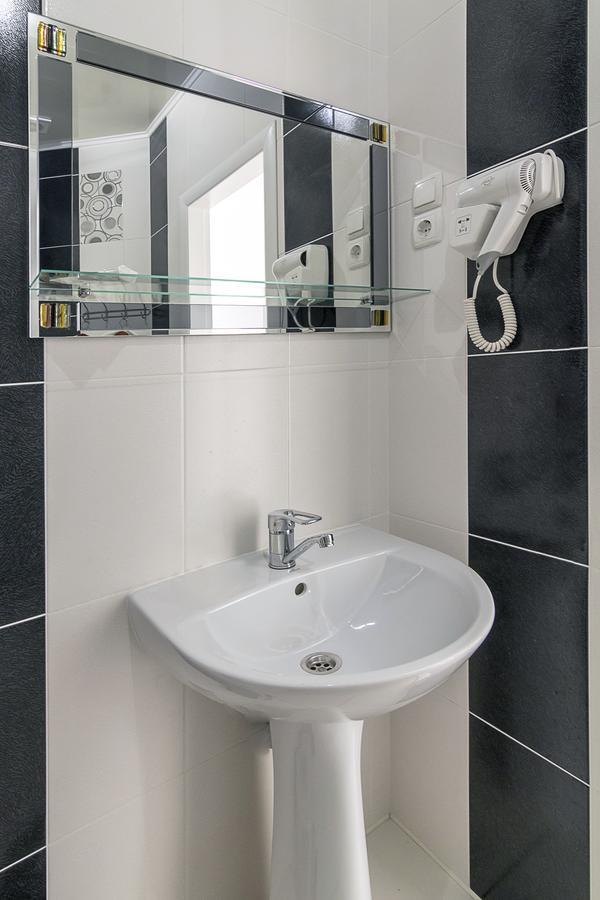 Centralny Hotel Кривой Рог Экстерьер фото