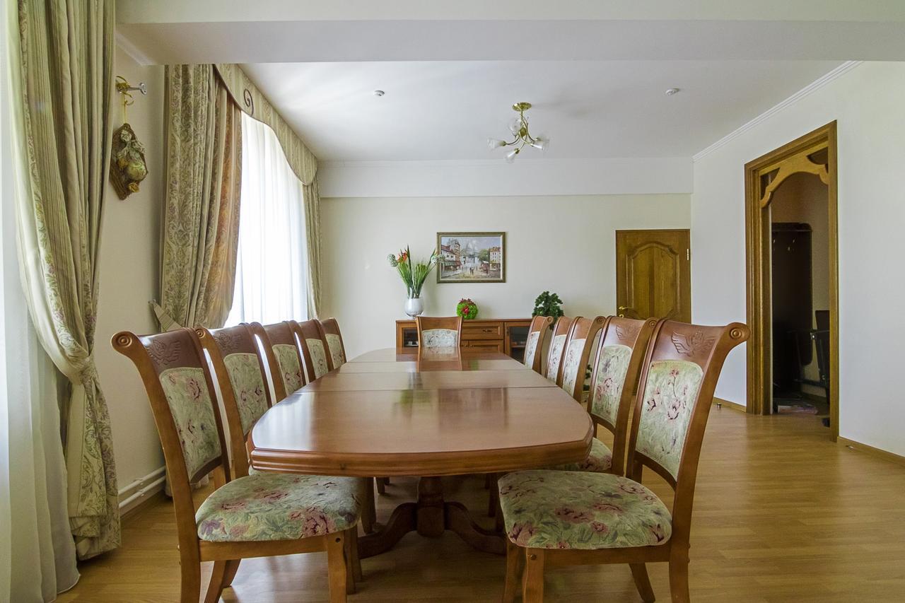 Centralny Hotel Кривой Рог Экстерьер фото