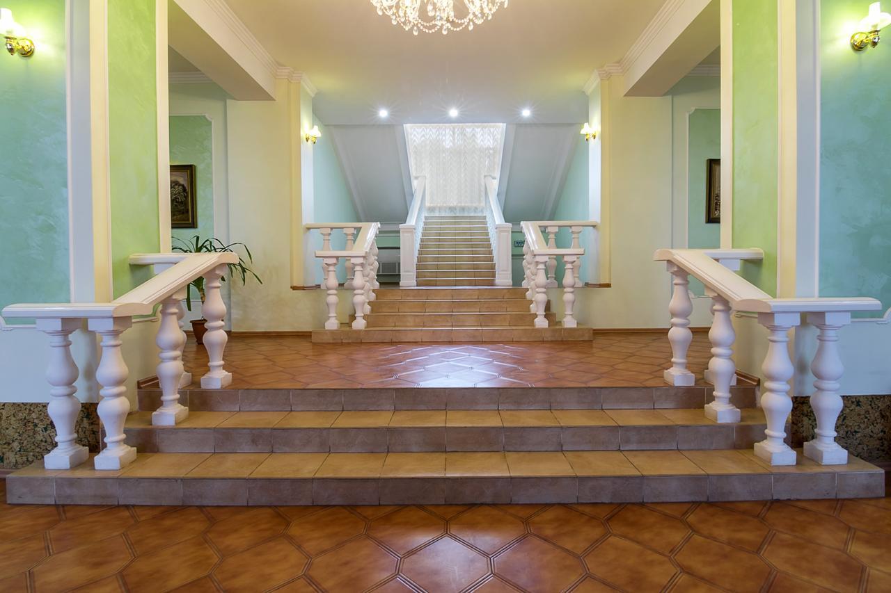 Centralny Hotel Кривой Рог Экстерьер фото