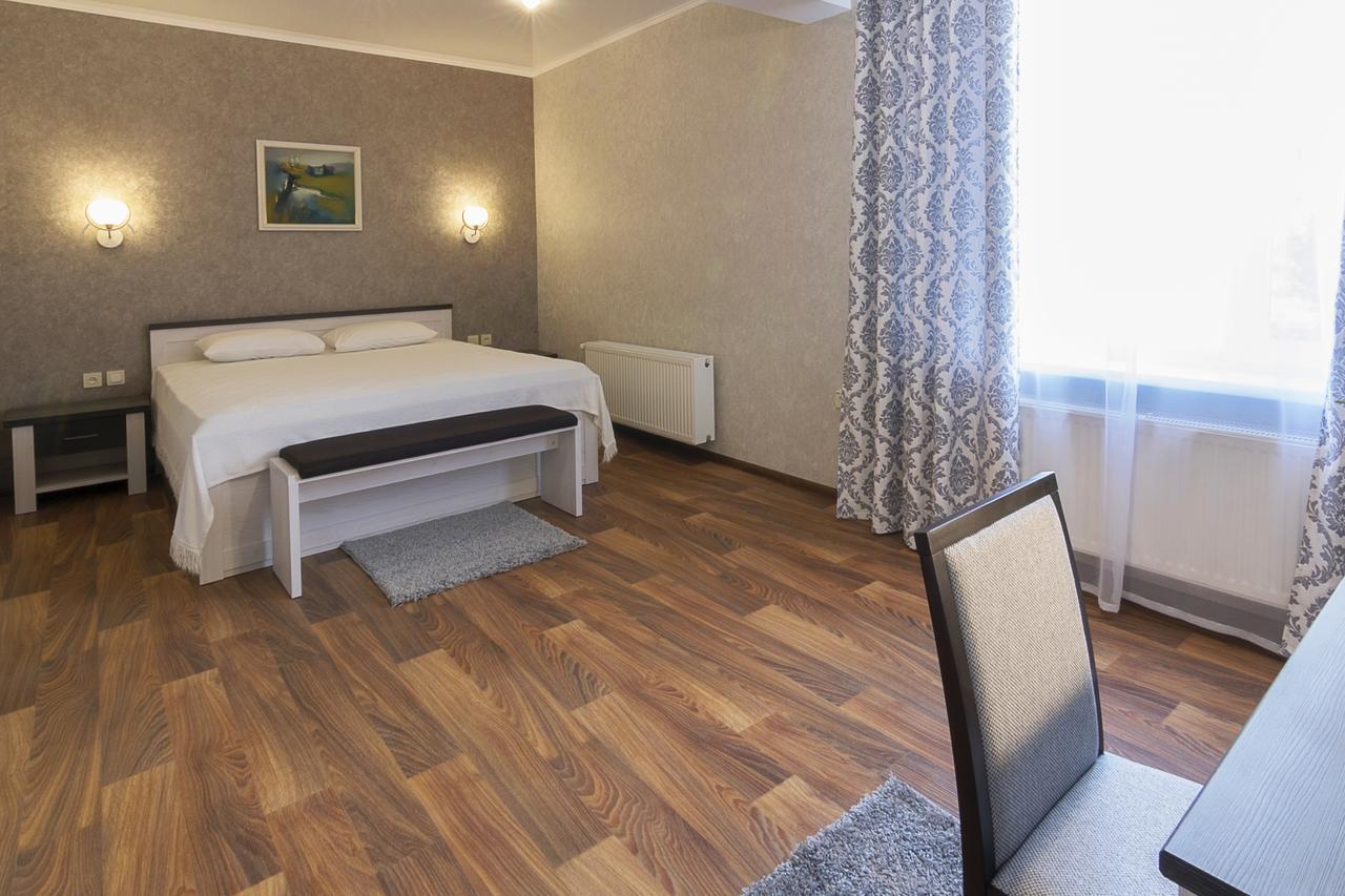 Centralny Hotel Кривой Рог Экстерьер фото