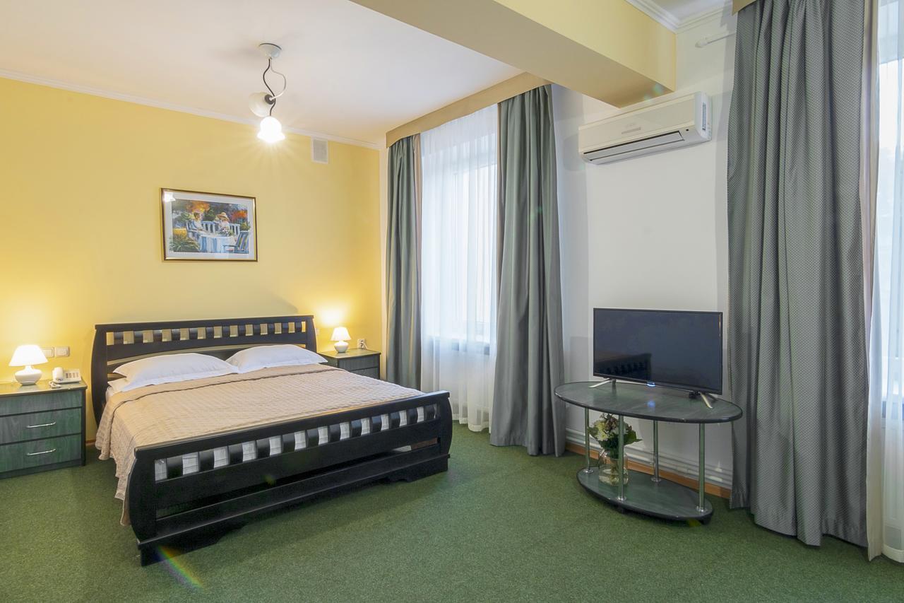 Centralny Hotel Кривой Рог Экстерьер фото