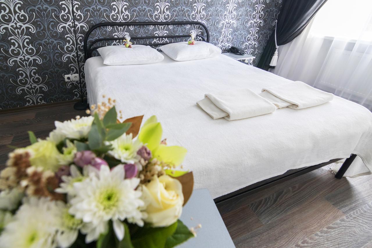 Centralny Hotel Кривой Рог Экстерьер фото