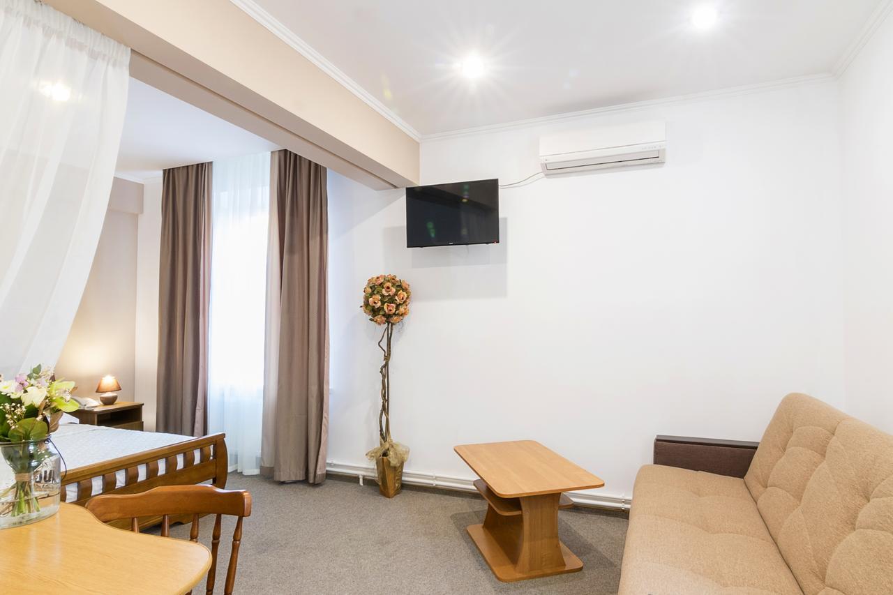Centralny Hotel Кривой Рог Экстерьер фото